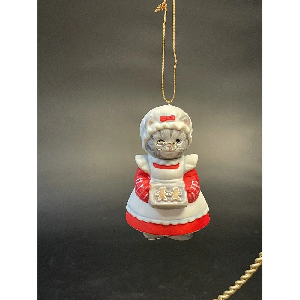 Kitty Cucumber Granny Baking Cookies Christmas Ornament Figurine Vtg 1986 Schmid